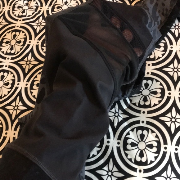 Lululemon mesh legging - Picture 4 of 5